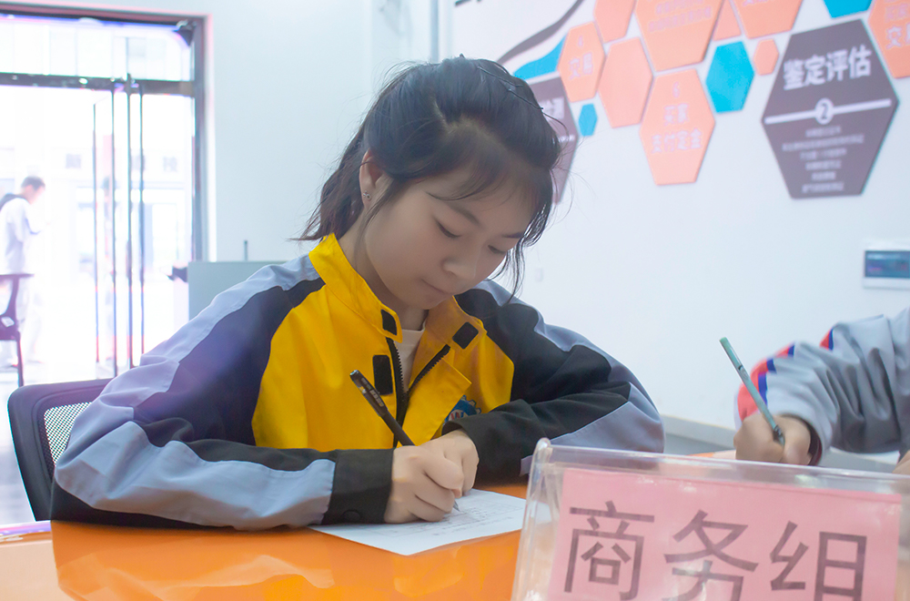 今年新增了商務組比賽，給了女生一個展示自己的舞臺