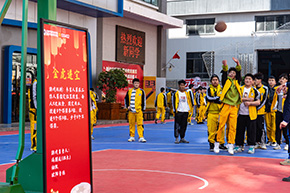 同學們歡度元宵節(jié)