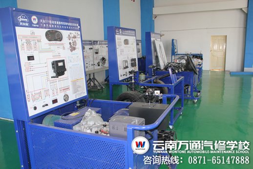 云南萬通汽修學校實訓設備-初中生學什么專業有前途？