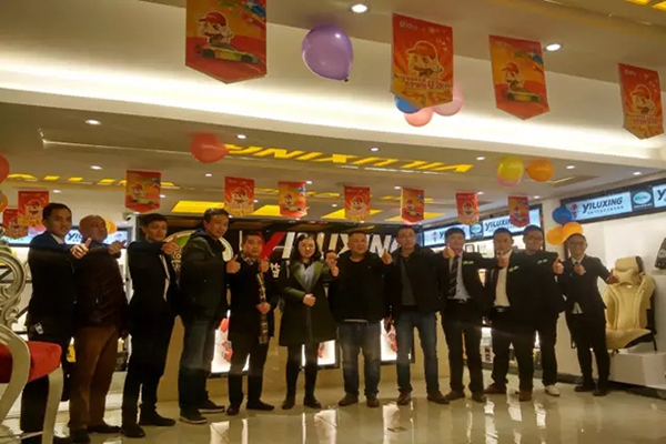 參觀企業，領導合影留念.jpg