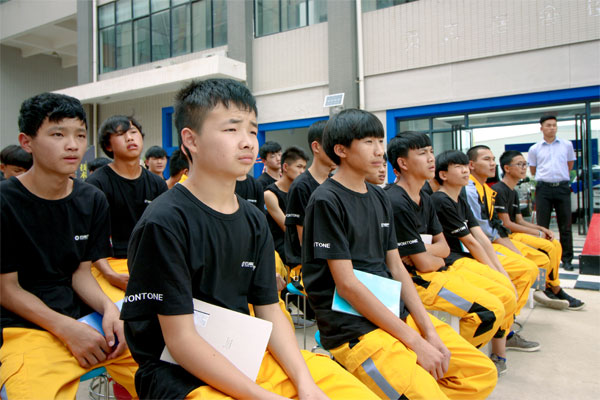 新學(xué)期開(kāi)學(xué)季，我和我的小伙伴們都在云南萬(wàn)通.jpg